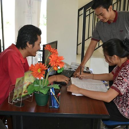 Ivanka Airport Inn Kuta Lombok Buitenkant foto