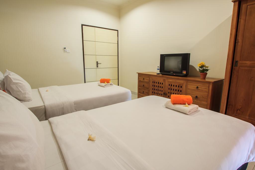 Ivanka Airport Inn Kuta Lombok Buitenkant foto