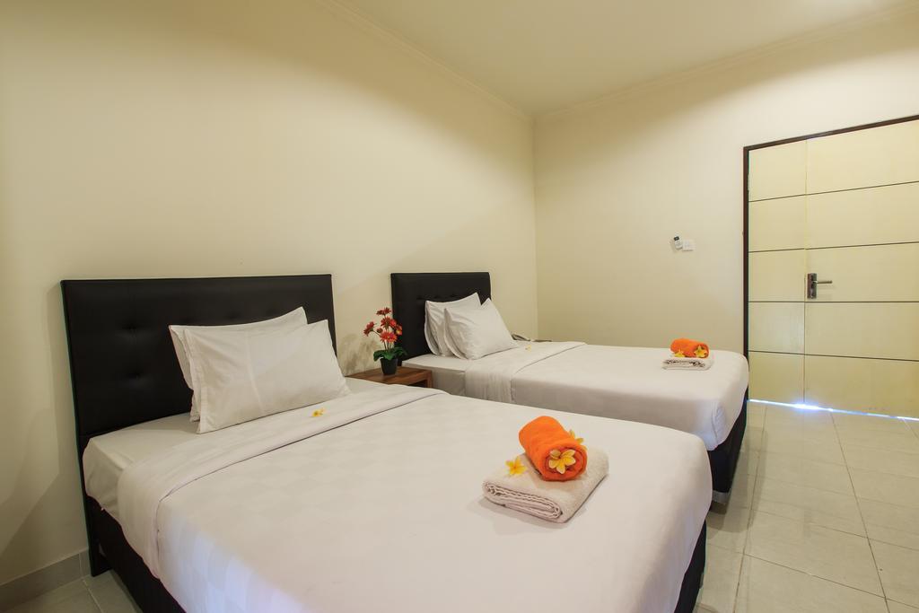 Ivanka Airport Inn Kuta Lombok Buitenkant foto