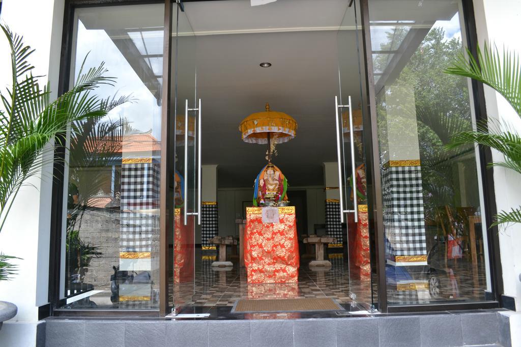 Ivanka Airport Inn Kuta Lombok Buitenkant foto