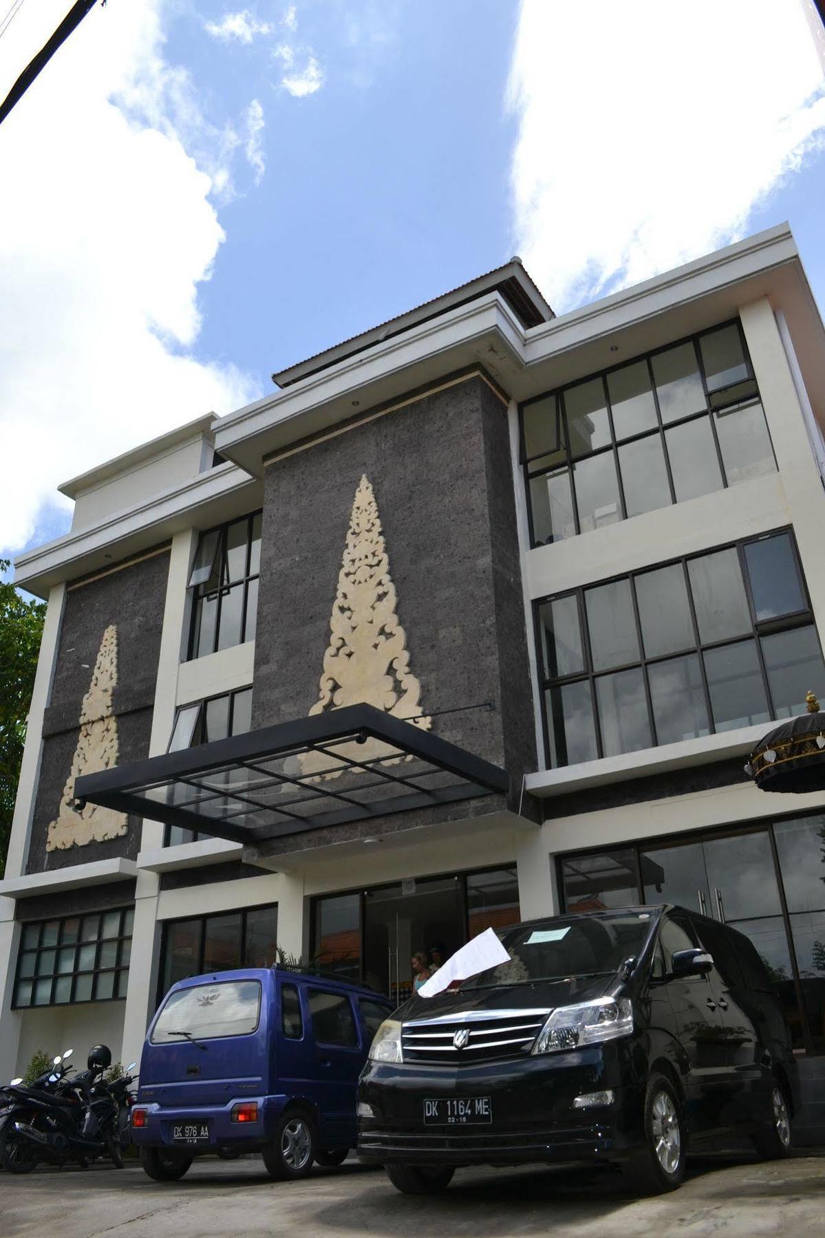 Ivanka Airport Inn Kuta Lombok Buitenkant foto