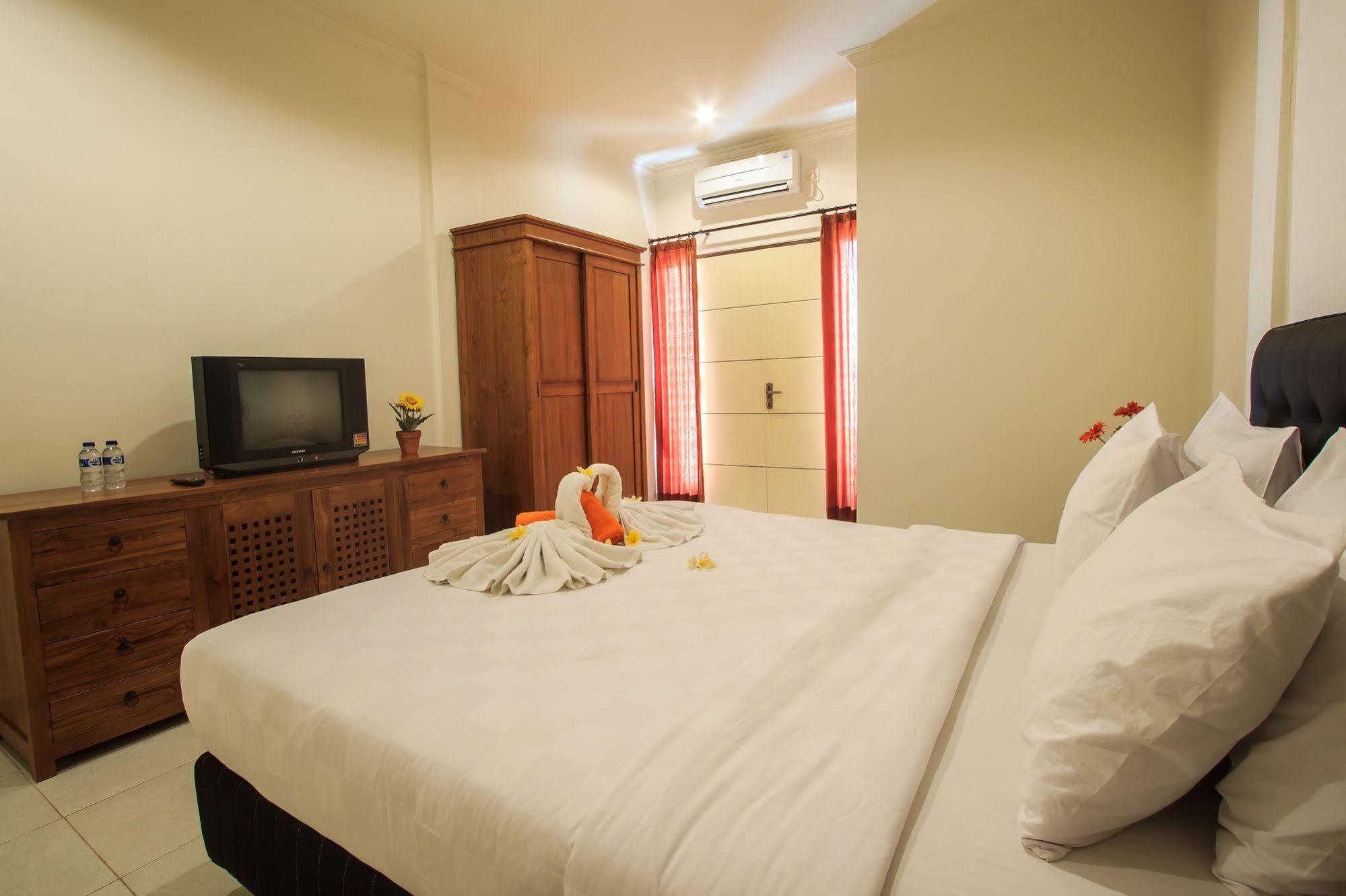 Ivanka Airport Inn Kuta Lombok Buitenkant foto
