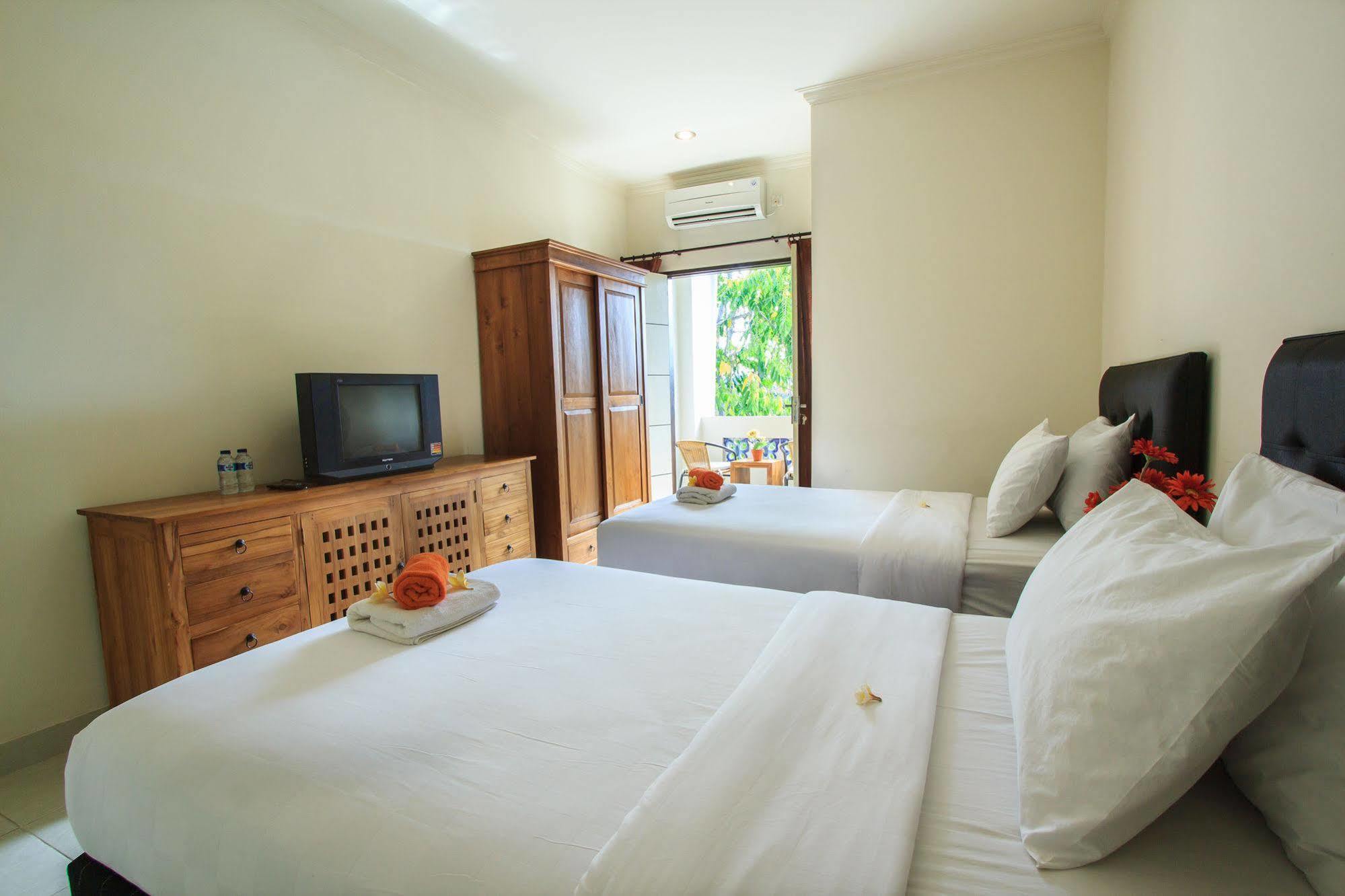 Ivanka Airport Inn Kuta Lombok Buitenkant foto