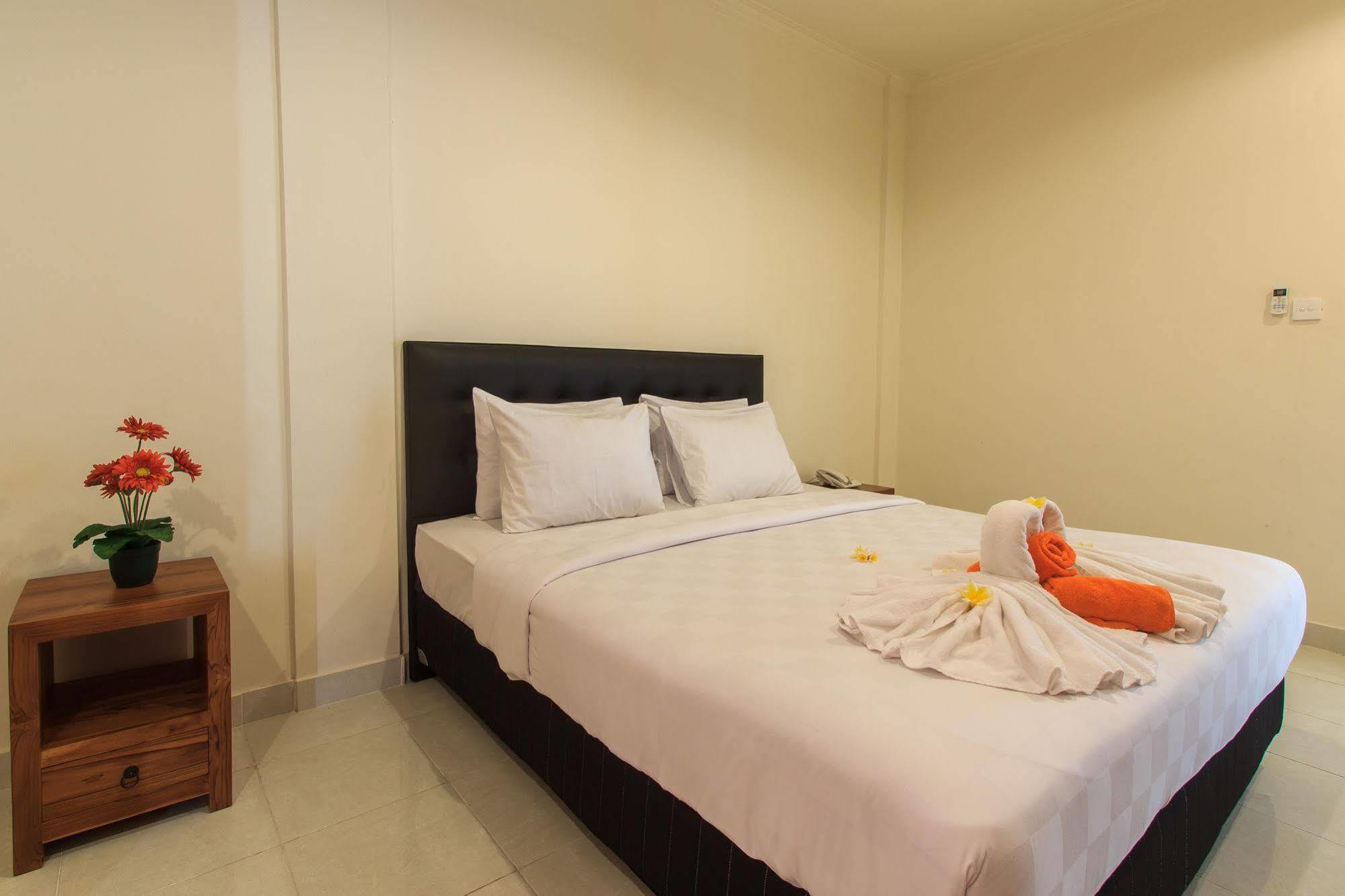 Ivanka Airport Inn Kuta Lombok Buitenkant foto